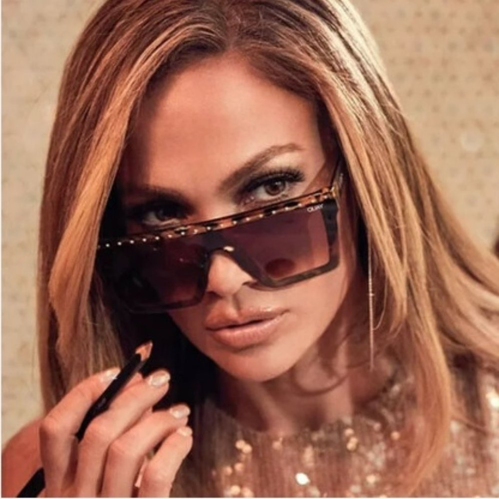 QUAY X JLO / Limited Edition HINDSIGHT Tort Gold studded sunglasses NWT